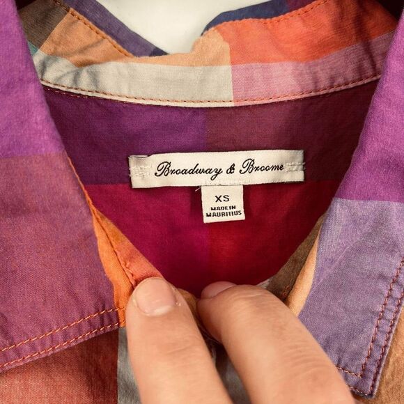 Broadway & Broome Plaid Colorful Spring Pink Blue Button Down Top Shirt Size XS - Picture 9 of 10